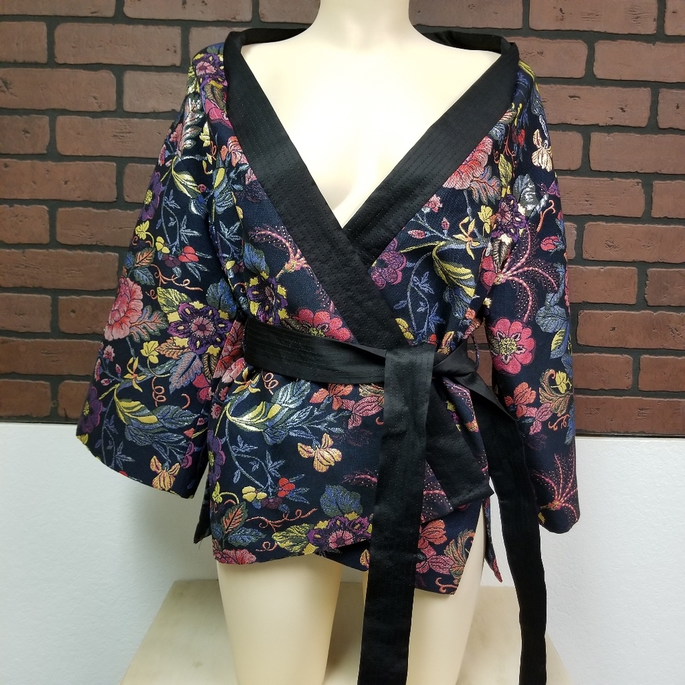 Bebe Jacquard Kimono Jacket in size Small